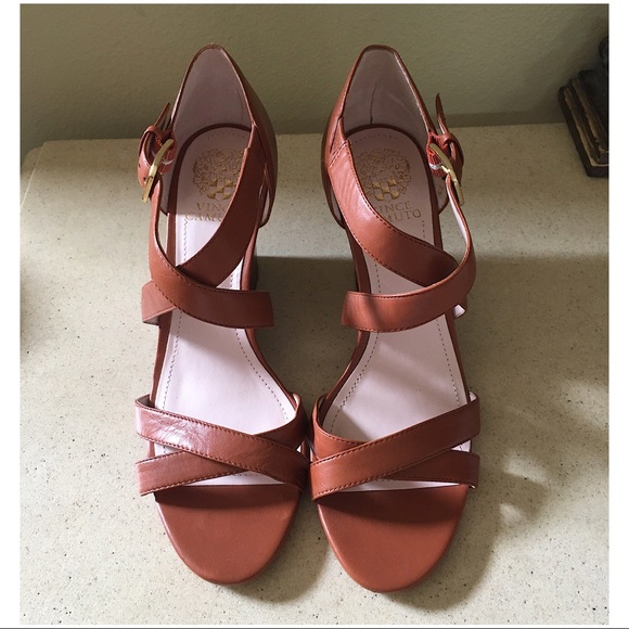 VINCE CAMUTO WEDGES - Picture 2 of 8